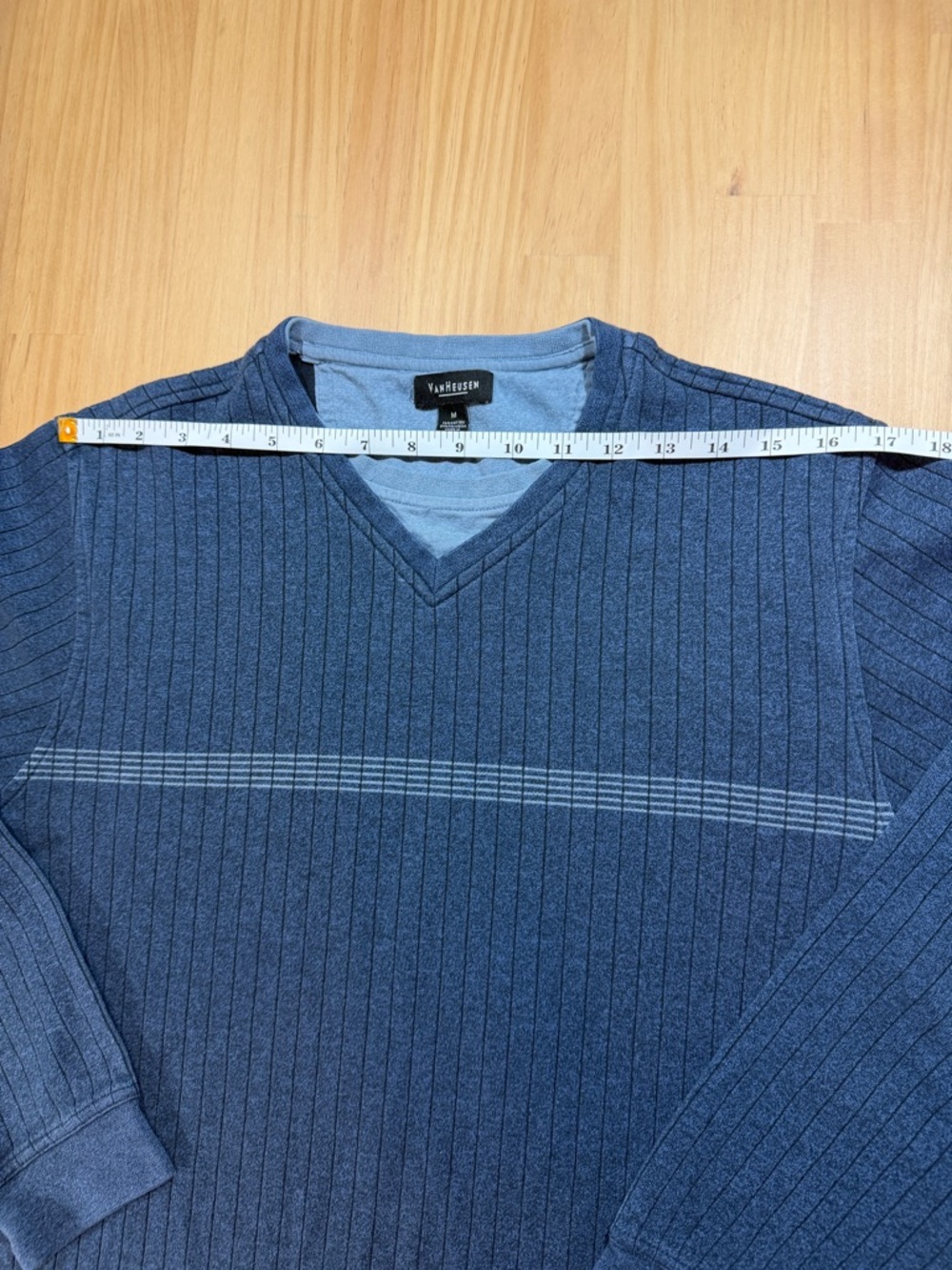 Van Heusen Men's V-Neck Sweater in Navy with Light Stripe B4 - Picture 5 of 7